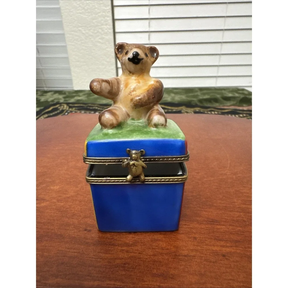 Limoges France Peint Main Signed SS Brown Teddy bear Multicolor Trinket Box EUC